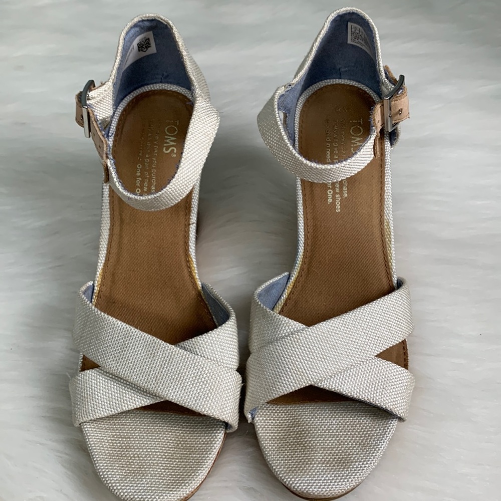 Womens Toms High heels size 8. Send price offer. May work out a deal.